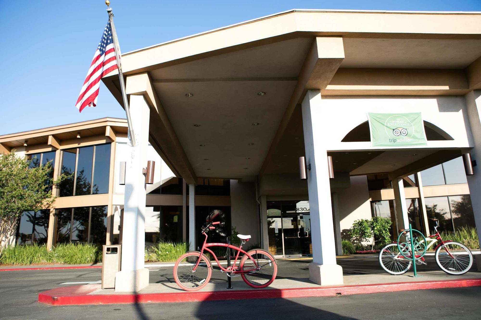 Red Lion Hotel Redding Exterior photo