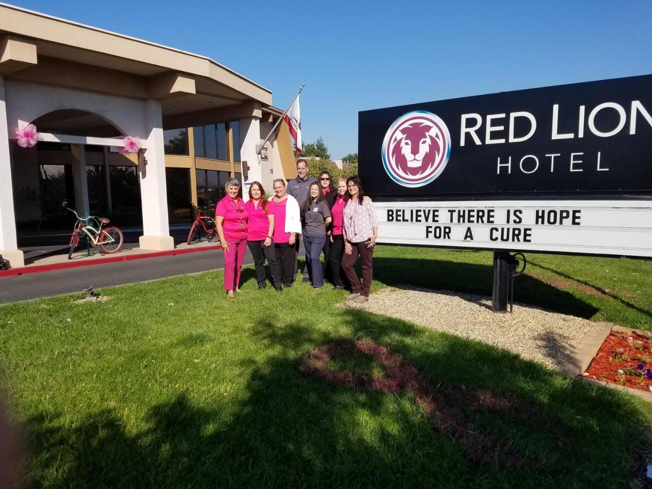 Red Lion Hotel Redding Exterior photo