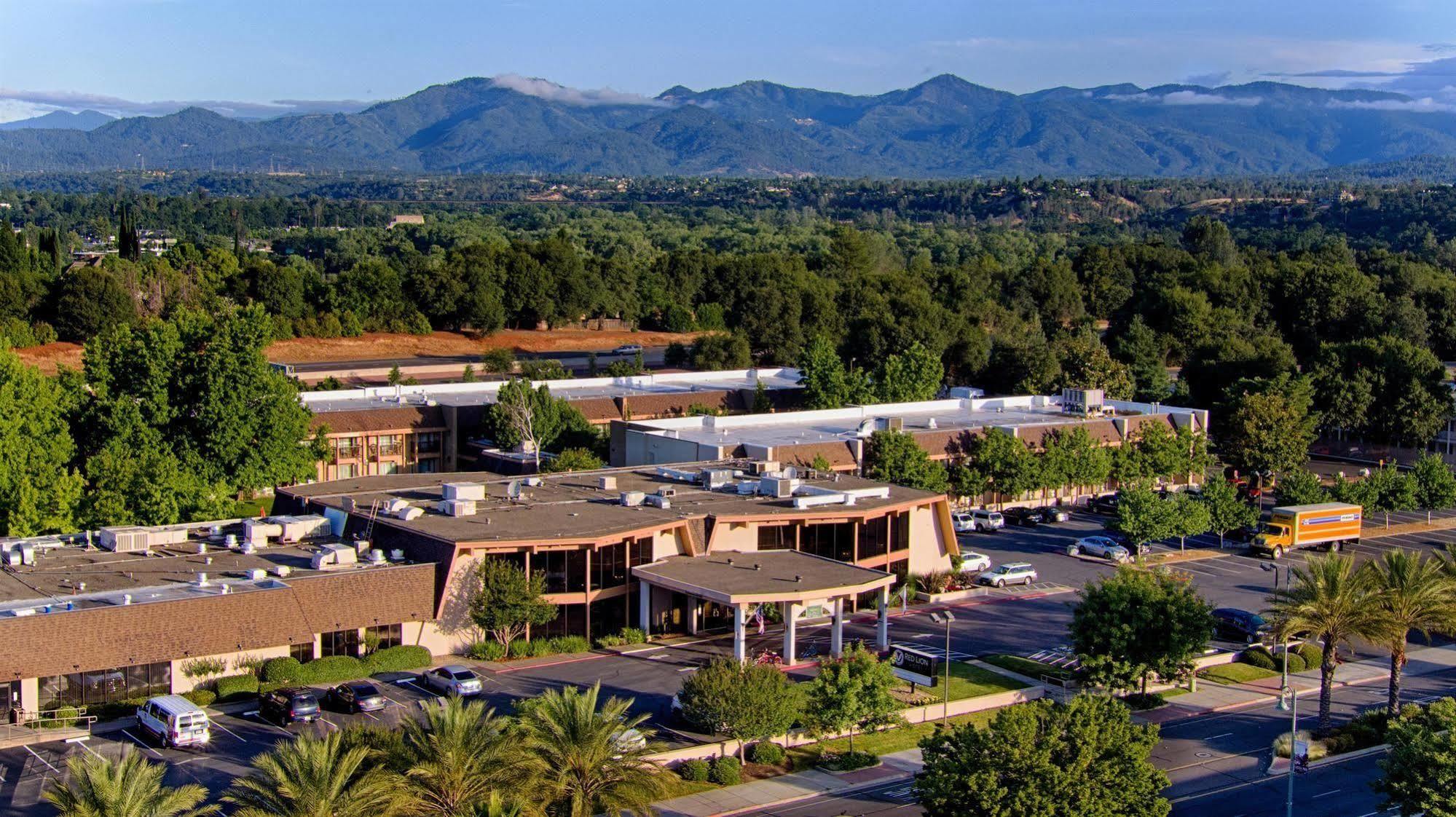 Red Lion Hotel Redding Exterior photo